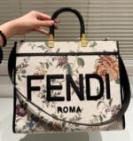 ⁦حقيبة FENDI ROMA⁩ - الصورة ⁦2⁩