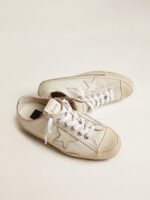 ⁦حذاء Golden Goose V-Star⁩ - الصورة ⁦2⁩