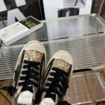 ⁦حذاء Golden Goose V-Star⁩ - الصورة ⁦4⁩