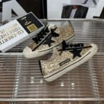 ⁦حذاء Golden Goose V-Star⁩ - الصورة ⁦6⁩