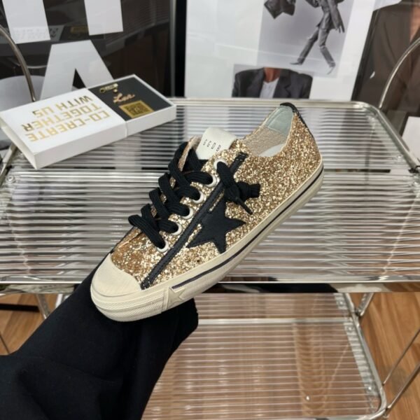 حذاء Golden Goose V-Star