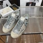⁦حذاء Golden Goose V-Star⁩ - الصورة ⁦4⁩